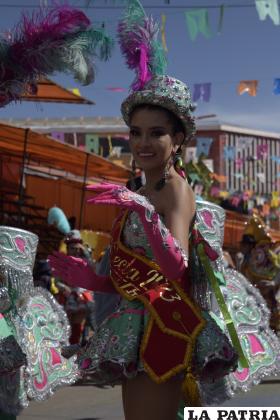 La delicada belleza de las damas de la Morenada formó parte de la jornada 
