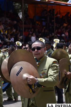 Los platilleros se lucen en coreografía y emoción en el Carnaval de Oruro