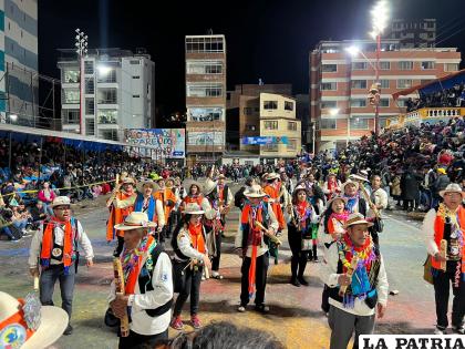 El Grupo Cultural Autóctono Sumaj P`unchay, presente en el Carnaval de Oruro