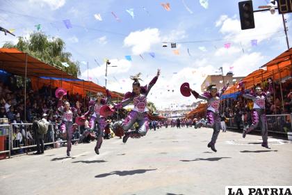 La energía de la mujer se demuestra en la Fraternidad Caporales Centralistas