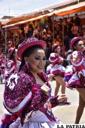 Cada año los conjuntos muestran la creatividad en los trajes de los Caporales Centralistas