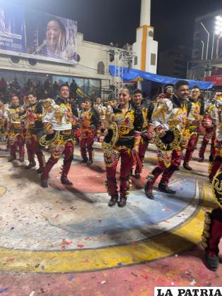 Fraternidad Cultural Caporales Universitario San Simón en la Avenida Cívica Sanjinés Vincenti
