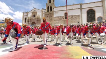 Banda Intercontinental Poopó hace su demostración en el Campo Mariano /LA PATRIA