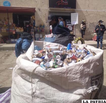 Recicladores redoblaron esfuerzos en el Carnaval de Oruro /LA PATRIA 