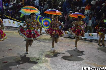 Ágil paso de las hermosas Kallawayas