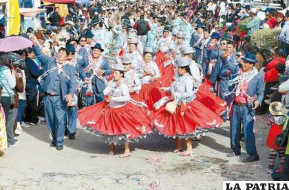 Las comparsas despiden el Carnaval en Tentaciones / LA PATRIA
