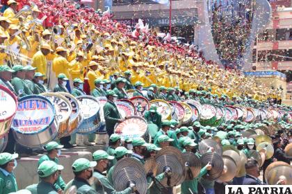 Miles de músicos se juntan en la Avenida Cívica para el Festival de Bandas / LA PATRIA