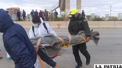 Trasladan el cuerpo a la morgue del cementerio /LA PATRIA
