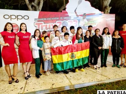 La delegación boliviana en el torneo internacional realizado en Perú /febosquash