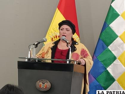 La ministra de la Presidencia, María Nela Prada en conferencia de prensa /LA PATRIA
