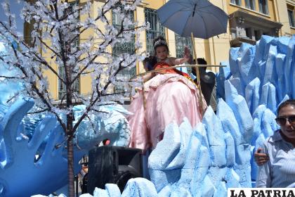 Lucianita III concluye el Corso Infantil en su carroza de Frozen 