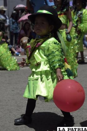 Con la danza de los Negritos, esta pequeña niña conquistó al público