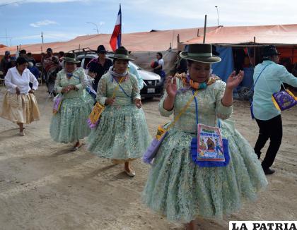 Los danzantes de la Comparsa Corazón de Jesús llegaron hasta la zona Este