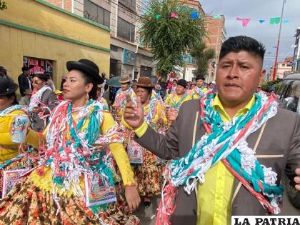 La serpentina adornó el cuerpo de los danzantes