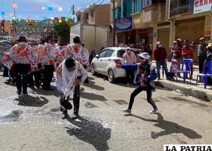 El juego con espuma fue descontrolado en determinados momentos