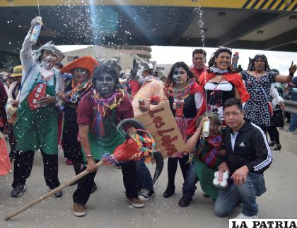 Un grupo de la Comparsa Gran Bufos del Matadero