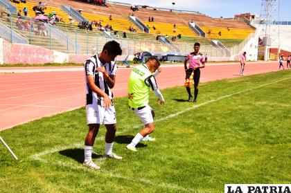 Jhon Colque marcó uno de los mejores goles de la fecha /LA PATRIA