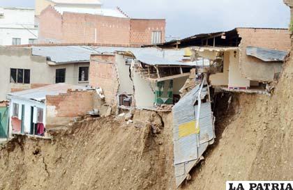 Los deslizamientos de tierra continuaron afectando a miles de familias que se quedaron sin vivienda