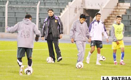Marcos Ferrufino, dirige al cuadro de Real Potosí