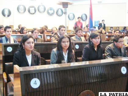Becarios que viajarán a las universidades de Chile y Perú