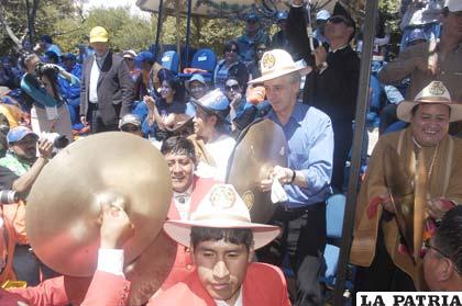 Para este año se espera la visita de una numerosa delegación diplomática, al margen de las primeras autoridades del país, como el año pasado cuando el vicepresidente, Álvaro García Linera disfrutó del Carnaval