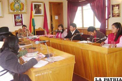 Concejales en sesión