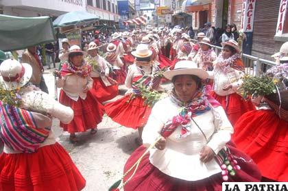 Masiva presencia femenina en la representación de El Choro
