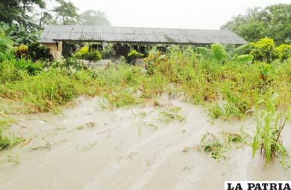 Las lluvias perjudican tránsito de movilidades por varios tramos de Bolivia