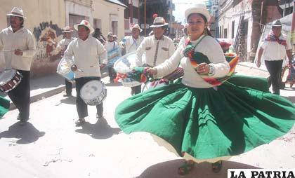 Belleza de la mujer en la tarqueada de San Miguel Marca