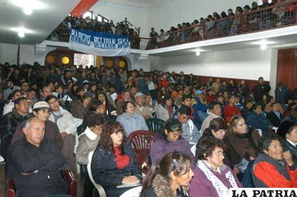 Magisterio orureño rechaza drásticamente el incremento salarial del 10%