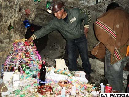 La ch’alla de los mineros se realizó en el interior de la mina