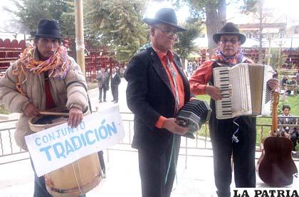 Entusiasmo y concentración del grupo Tradición