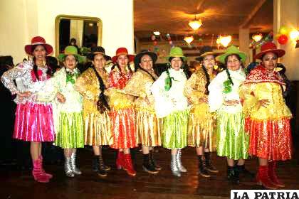 “Las Comadres de Antaño”, Elizabeth, Julieta y Ana Garrón, Natty de Villarreal, Paola Maguiña, Pamela Careaga, Janeth Vásquez, Silvia Chánez, Lidia de Montesinos, Ma. Rosario Camacho