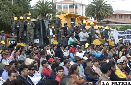 Maquinaria pesada fue entregada al Servicio Departamental de Caminos (Sedcam) de Chuquisaca 
