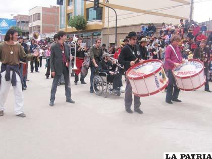 Llegaron a Oruro para cumplir un sueño que tardó 10 años en hacerse realidad