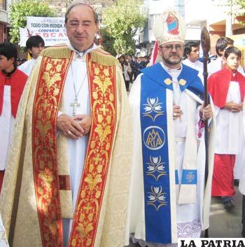 El Nuncio Apostólico, Giambattista Diquattro (Izq.) y el obispo de la Diócesis de Oruro, Cristóbal Bialasik (Der.)