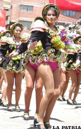 Caporales mostraron la belleza que poseen