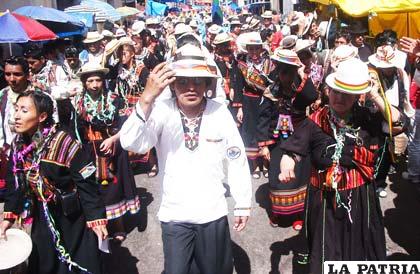 Conjunto Sumaj Punchay presentes en el Domingo de Corso