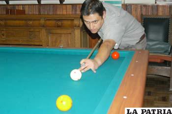 Marco Salazar, billarista orureño