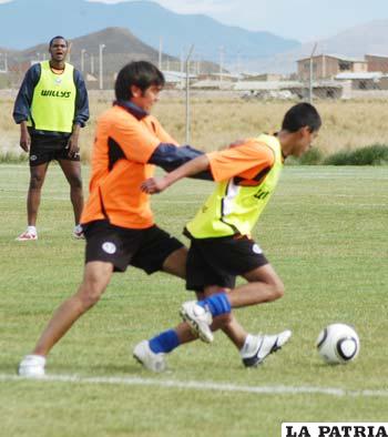 Brandao, Vieira y Araoz, en el entrenamiento de San José