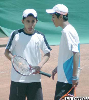 Rodrigo Flores y Leonardo Urquieta, tenistas orureños