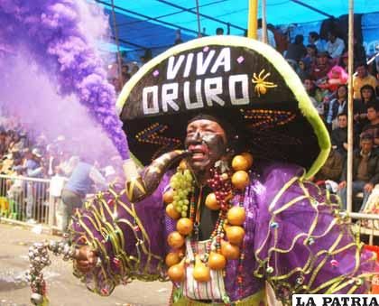 Descomunales sombreros y cachimbas caracterizan a los negritos
