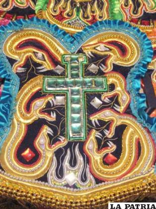 La Cruz Verde en el traje de los pecados