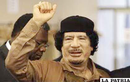 Presiones deben incitar la salida del líder libio Muamar al Gadafi
