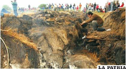 Gas metano provocó fuego en la tierra de Villa Rivero en Cochabamba