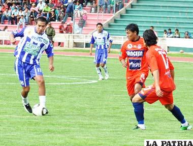  Gerardo Yecerotte (11), en el minuto 46, anotó el único gol de Real Potosí ante Universitario