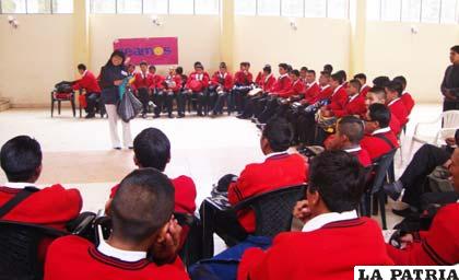Jóvenes del colegio Juan Misael Saracho participaron en jornadas de capacitación, impulsadas por Seamos