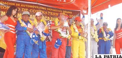 PREMIOS EN LA CATEGORÍA N-2: Marcos Maín (Oruro), tercero; Luis Sandóval (Sucre) primero y Reynaldo Mamani (Oruro) segundo.