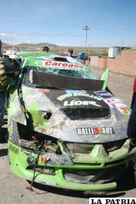 En este estado quedó el coche No. 3 de Rolando Careaga, tras el accidente que se registró en la segunda manga que correspondió a la categoría 