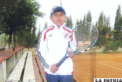 Jairo Gonzales Guevara, campeón de tenis en la categoría 12 años